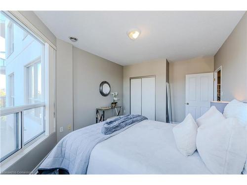 507-255 Keats Way, Waterloo, ON - Indoor Photo Showing Bedroom