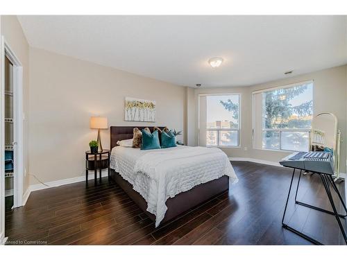 507-255 Keats Way, Waterloo, ON - Indoor Photo Showing Bedroom