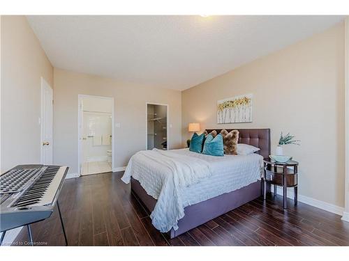 507-255 Keats Way, Waterloo, ON - Indoor Photo Showing Bedroom