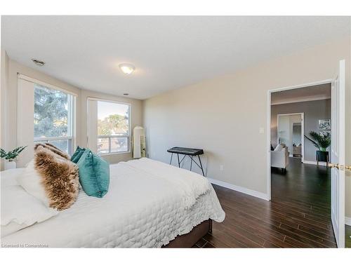 507-255 Keats Way, Waterloo, ON - Indoor Photo Showing Bedroom