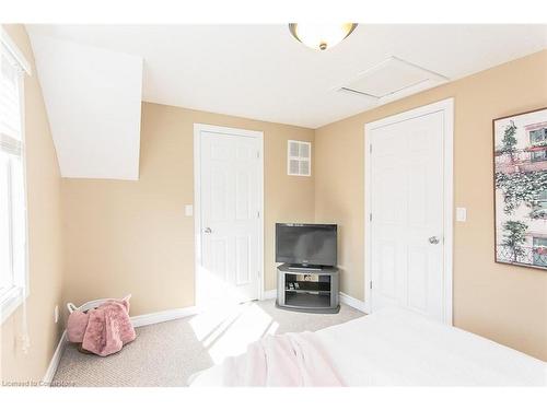 83 Stewart Avenue, Cambridge, ON - Indoor Photo Showing Bedroom