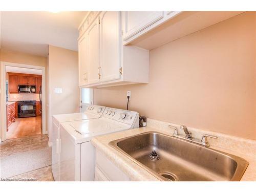 275 Ferndale Place, Waterloo, ON - Indoor Photo Showing Laundry Room