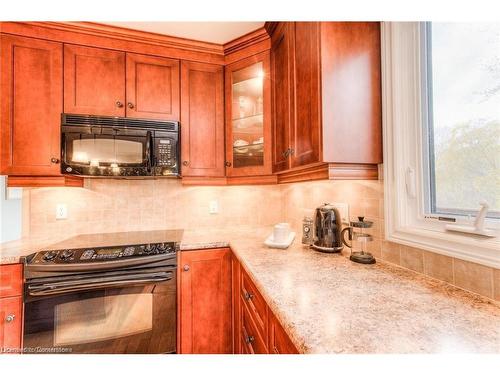 275 Ferndale Place, Waterloo, ON - Indoor Photo Showing Kitchen