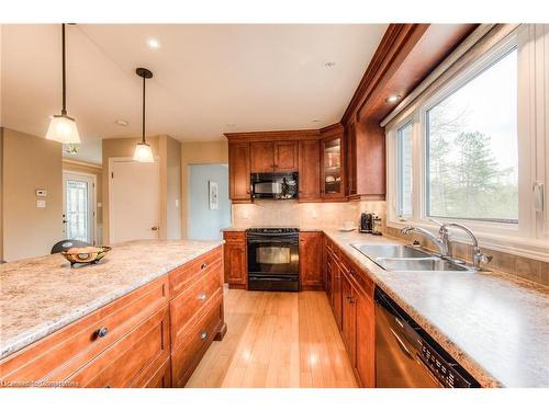 275 Ferndale Place, Waterloo, ON - Indoor Photo Showing Kitchen With Double Sink