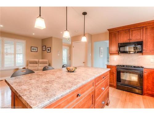 275 Ferndale Place, Waterloo, ON - Indoor Photo Showing Kitchen With Upgraded Kitchen