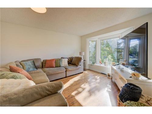 136 Princess Street, Rockwood, ON - Indoor Photo Showing Living Room