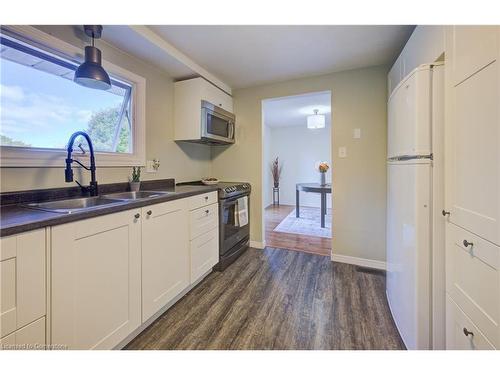 136 Princess Street, Rockwood, ON - Indoor Photo Showing Kitchen With Double Sink