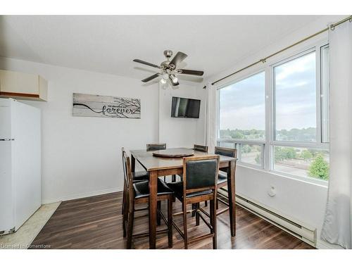 801-65 Highland Crescent, Kitchener, ON - Indoor Photo Showing Dining Room