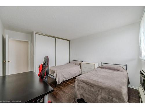 801-65 Highland Crescent, Kitchener, ON - Indoor Photo Showing Bedroom