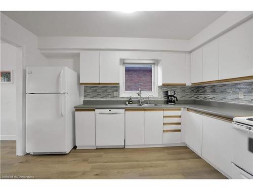 B-647 Pinerow Crescent, Waterloo, ON - Indoor Photo Showing Kitchen With Double Sink