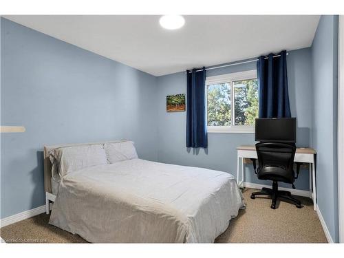 B-647 Pinerow Crescent, Waterloo, ON - Indoor Photo Showing Bedroom