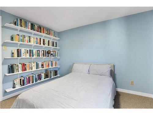 B-647 Pinerow Crescent, Waterloo, ON - Indoor Photo Showing Bedroom