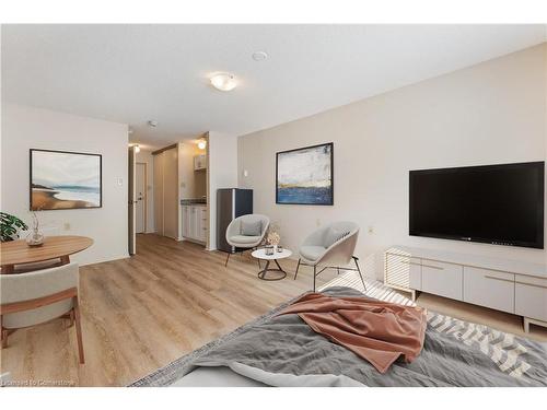 55 Hugo Crescent, Kitchener, ON - Indoor Photo Showing Living Room