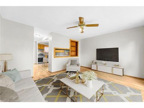 195-475 Bramalea Road, Brampton, ON - Indoor Photo Showing Living Room