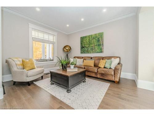 18 Aberdeen Road S, Cambridge, ON - Indoor Photo Showing Living Room