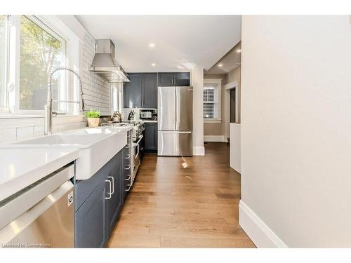 18 Aberdeen Road S, Cambridge, ON - Indoor Photo Showing Kitchen