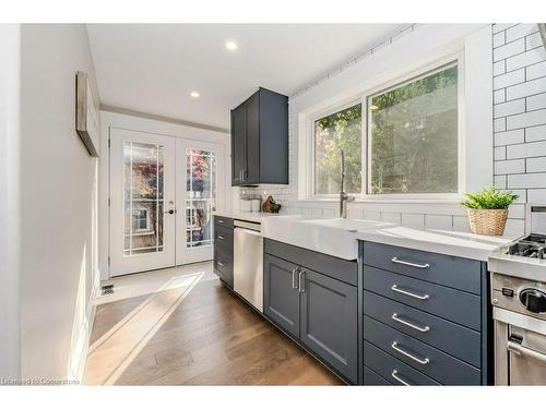 18 Aberdeen Road S, Cambridge, ON - Indoor Photo Showing Kitchen