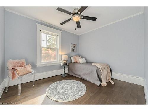 18 Aberdeen Road S, Cambridge, ON - Indoor Photo Showing Bedroom