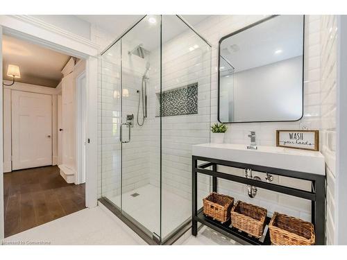 18 Aberdeen Road S, Cambridge, ON - Indoor Photo Showing Bathroom