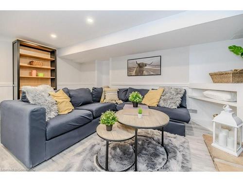 18 Aberdeen Road S, Cambridge, ON - Indoor Photo Showing Living Room