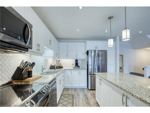 41-111 South Creek Drive, Kitchener, ON - Indoor Photo Showing Kitchen With Stainless Steel Kitchen With Upgraded Kitchen