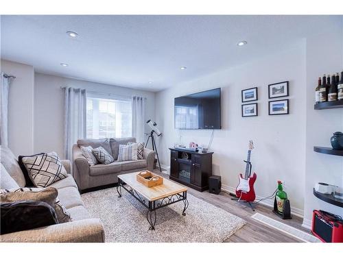 41-111 South Creek Drive, Kitchener, ON - Indoor Photo Showing Living Room