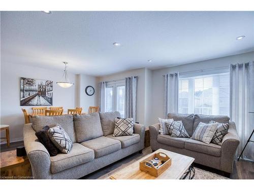 41-111 South Creek Drive, Kitchener, ON - Indoor Photo Showing Living Room