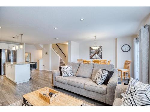 41-111 South Creek Drive, Kitchener, ON - Indoor Photo Showing Living Room