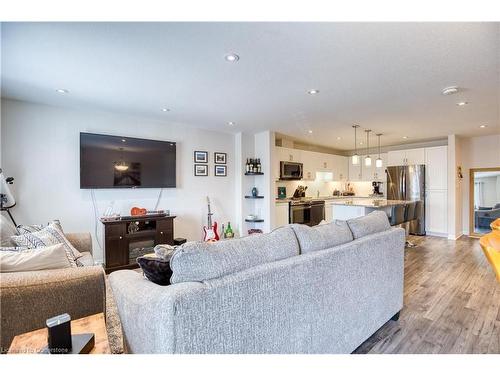 41-111 South Creek Drive, Kitchener, ON - Indoor Photo Showing Living Room