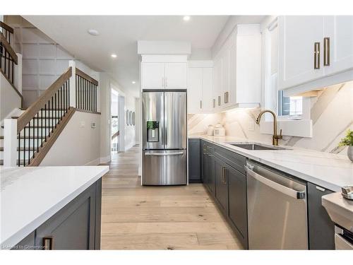 3 Rosecliff Place, Cambridge, ON - Indoor Photo Showing Kitchen With Upgraded Kitchen