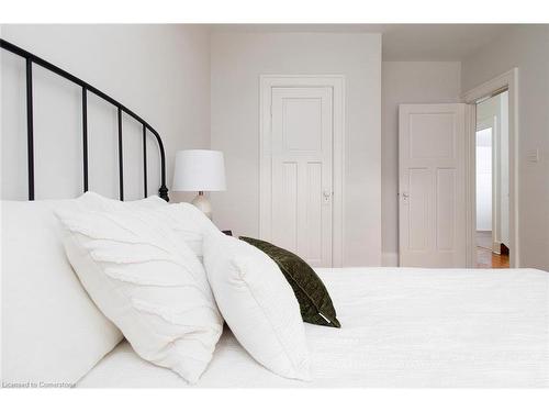 34 Park Street, Kitchener, ON - Indoor Photo Showing Bedroom