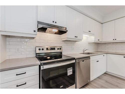 B025-142 Foamflower Place, Waterloo, ON - Indoor Photo Showing Kitchen