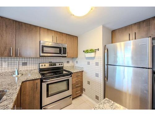 413-50 Bryan Court, Kitchener, ON - Indoor Photo Showing Kitchen