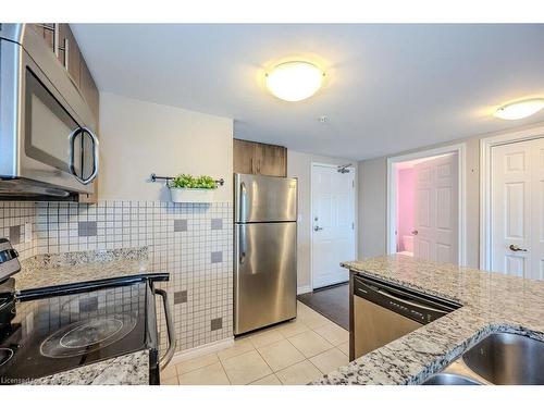 413-50 Bryan Court, Kitchener, ON - Indoor Photo Showing Kitchen