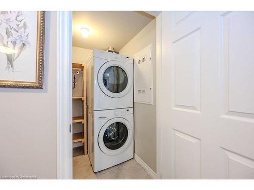 413-50 Bryan Court, Kitchener, ON - Indoor Photo Showing Laundry Room