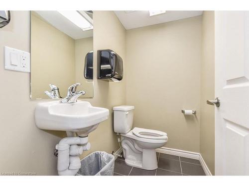 413-50 Bryan Court, Kitchener, ON - Indoor Photo Showing Bathroom