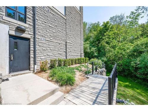 413-50 Bryan Court, Kitchener, ON - Outdoor