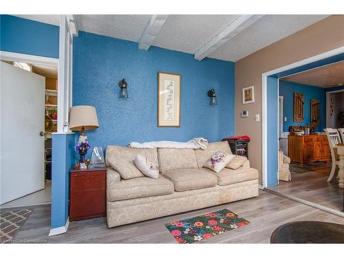 32 River Street, Bloomingdale, ON - Indoor Photo Showing Living Room