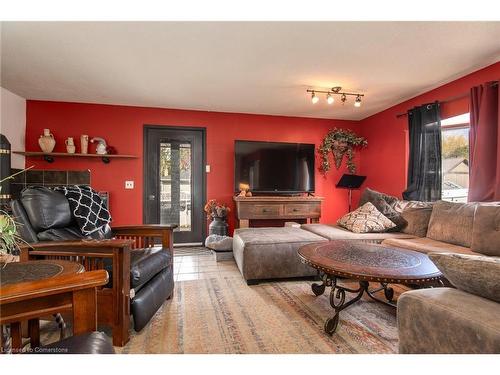 32 River Street, Bloomingdale, ON - Indoor Photo Showing Living Room