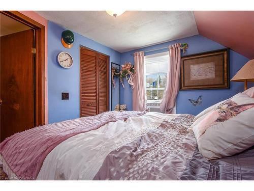 32 River Street, Bloomingdale, ON - Indoor Photo Showing Bedroom