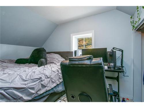 32 River Street, Bloomingdale, ON - Indoor Photo Showing Bedroom