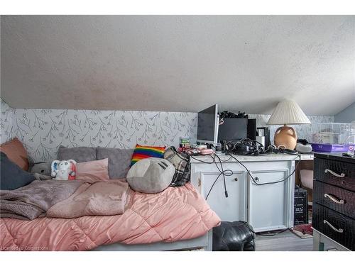 32 River Street, Bloomingdale, ON - Indoor Photo Showing Bedroom