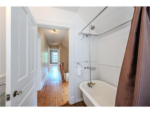 37 Merion Street, Guelph, ON - Indoor Photo Showing Bathroom