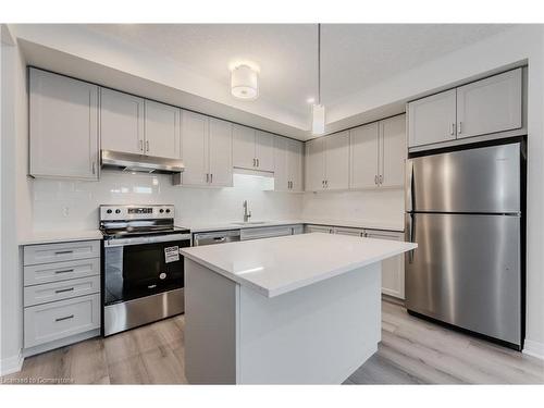 D057-142 Foamflower Place, Waterloo, ON - Indoor Photo Showing Kitchen With Upgraded Kitchen