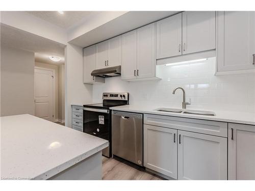 D057-142 Foamflower Place, Waterloo, ON - Indoor Photo Showing Kitchen With Double Sink With Upgraded Kitchen