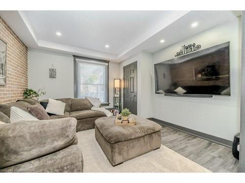 12 Lowell Street N, Cambridge, ON - Indoor Photo Showing Living Room