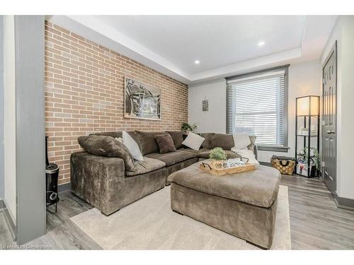 12 Lowell Street N, Cambridge, ON - Indoor Photo Showing Living Room