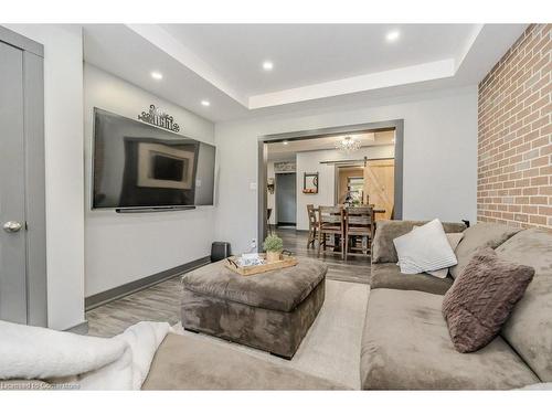 12 Lowell Street N, Cambridge, ON - Indoor Photo Showing Living Room