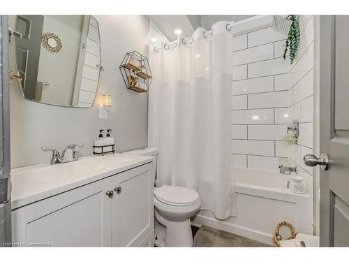 12 Lowell Street N, Cambridge, ON - Indoor Photo Showing Bathroom