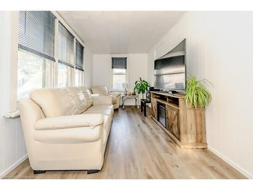 12 Lowell Street N, Cambridge, ON - Indoor Photo Showing Living Room